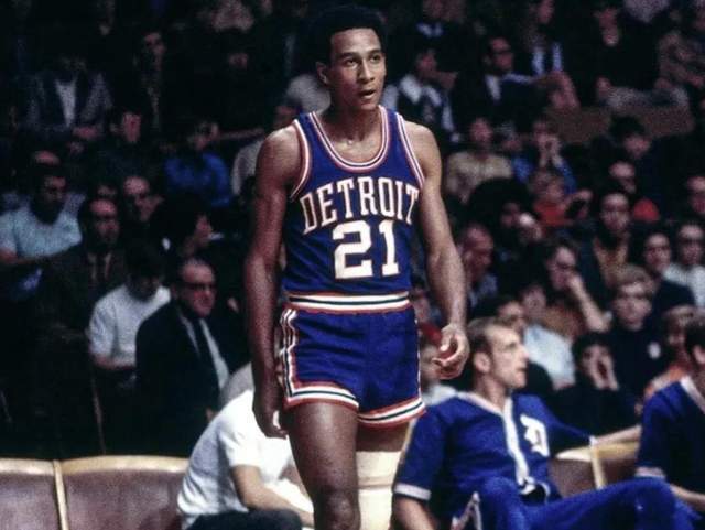 由其年轻天 由其年轻天